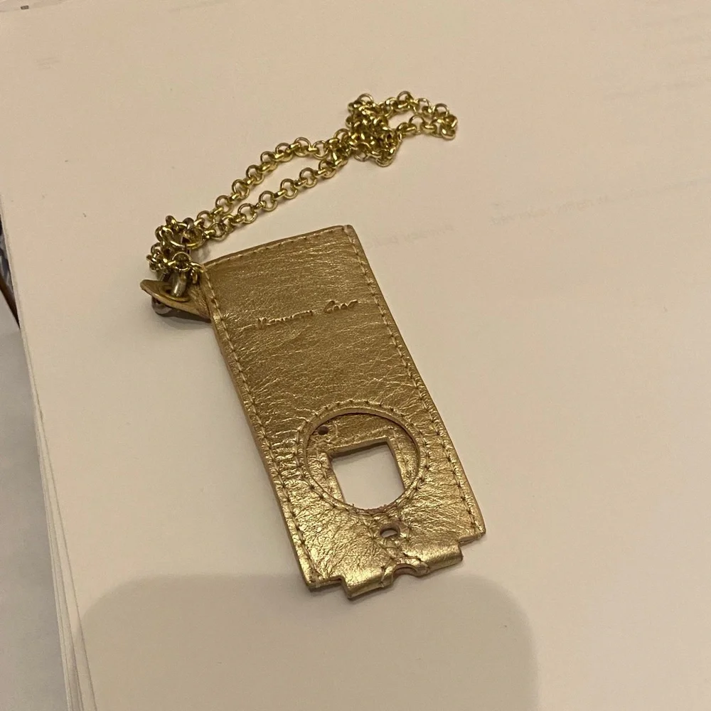 Kenneth Cole Gold I pod Nano holder with Chain